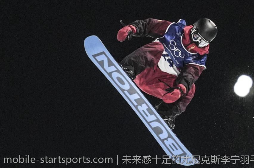 未来感十足的尤尼克斯李宁羽毛球拍2026新品震撼上市